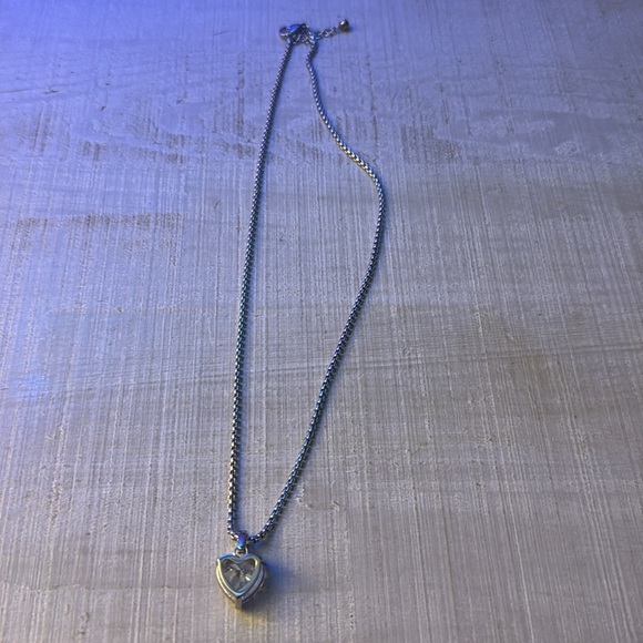 Like New Elegant Silver Heart Necklace - Picture 4 of 5